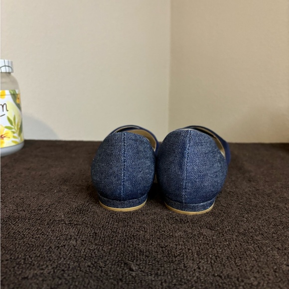 Pretty blue flats; very comfortable & cute; really nice open flats. - Picture 5 of 9